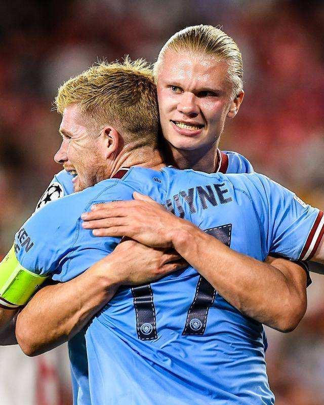 手感火热！拉文三节三分10中8爆砍37分5篮板（拉文火力全开：三节三分10投8中，砍下37分5篮板）