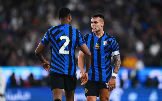 曼联无法复兴 阿莫林临场够差劲 主场1-1西汉姆联领先就乱换人（曼联复兴受阻：阿莫林临场调度遭质疑，主场1-1西汉姆，领先后换人失衡）