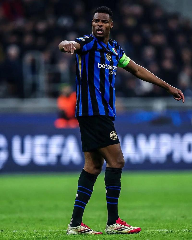 里程碑，亚泰37岁前锋谭龙已在中超出战200场比赛（中超200战达成！亚泰37岁前锋谭龙迎来里程碑）