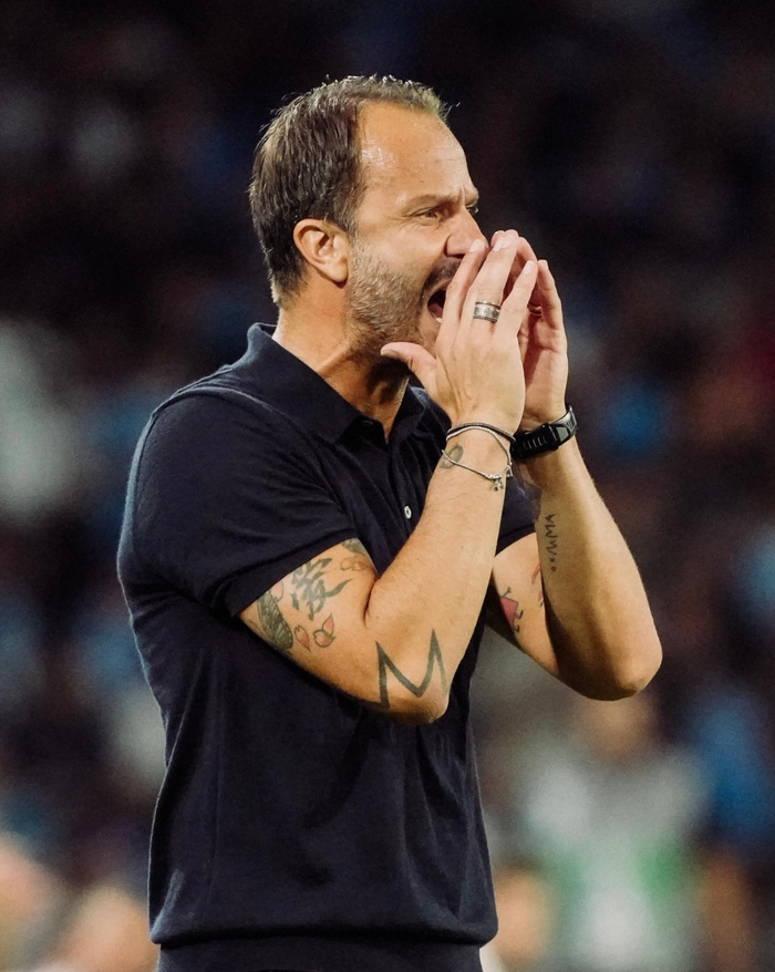 记录报：本菲卡冬窗策略明确，未引援前不会卖出两位潜力新星（记录报：本菲卡冬窗方针已定，未完成引援前不出售两名潜力小将）