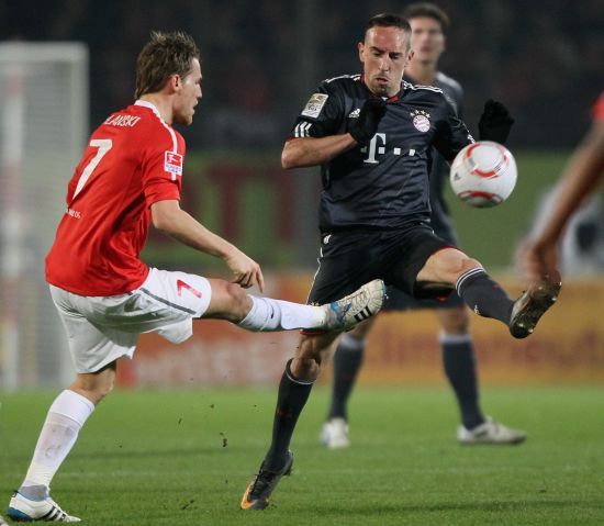 法国足坛最年轻职业球员：尤文马竞关注昂热15岁前锋迪亚洛（15岁迪亚洛刷新法国职业足坛最年轻纪录，尤文马竞盯上昂热新星）