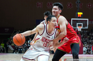 世体：引进小蜘蛛非常困难，巴萨高层越来越关注凯恩（世体：小蜘蛛难以签下，巴萨高层愈发关注凯恩）