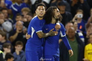 葡超战报：门将互送大礼，奥利维拉染红，葡体4-1吉马良斯（葡超战况：门将互送礼，奥利维拉染红，葡萄牙体育4-1吉马良斯）