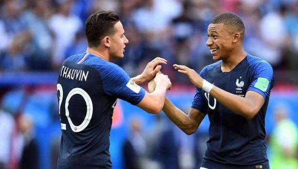 热闻｜达洛特破门，曼联1-1平西汉姆联反超利物浦升英超第八（达洛特建功，曼联1-1战平西汉姆，超越利物浦升至英超第八）