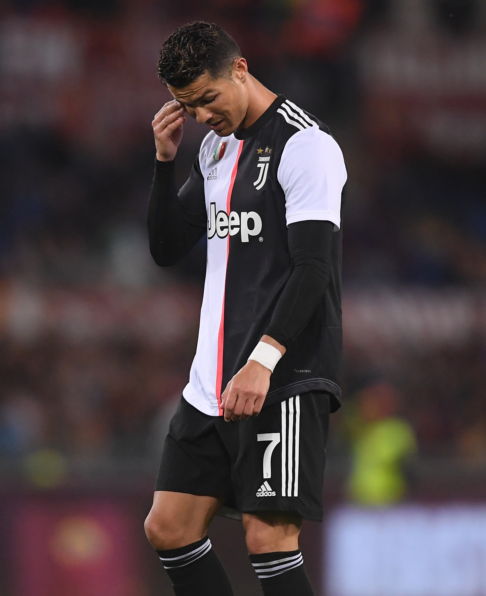 埃弗顿遭遇三连败，莫耶斯：对阵曼联我希望球员们做出回应（埃弗顿三连败，莫耶斯：战曼联必须给出回应）