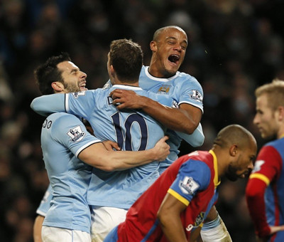 荷甲半场：梅尔韦尔德破门，肖蒂尔建功，兹沃勒2-1海伦芬（荷甲半场战报：兹沃勒2-1领先海伦芬，梅尔韦尔德破门、肖蒂尔建功）