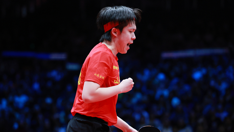 足球欧冠淘汰赛门票秒罄，黄牛翻倍叫价（欧冠淘汰赛门票瞬间售罄，黄牛价翻番）